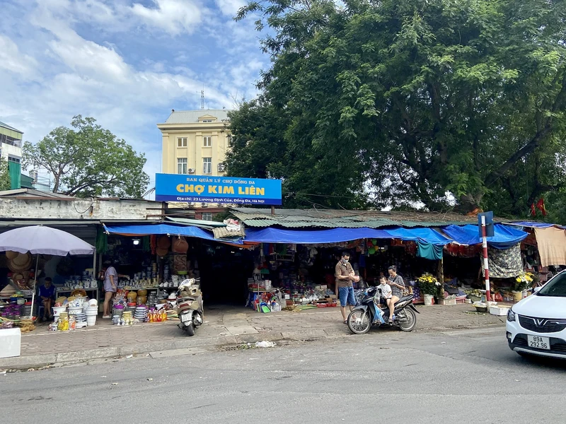 Khu chợ Kim Liên trên đường Lương Định Của, Hà Nội