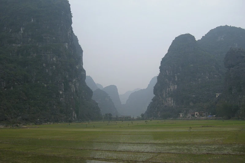 Núi đá vôi tại khu vực Tràng An, Ninh Bình