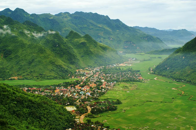 Thung lũng Mai Châu và những nếp nhà giữa núi xanh