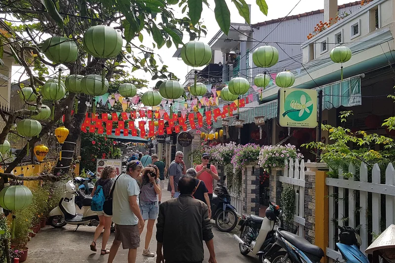 Đèn lồng và con phố ở Hội An