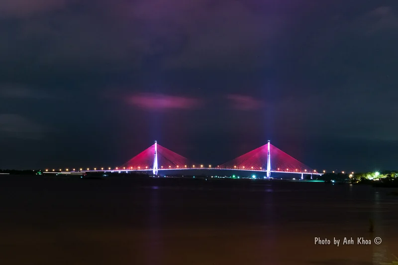 Cầu Cần Thơ về đêm