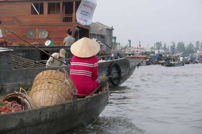 Thuyền trên chợ nổi Cần Thơ