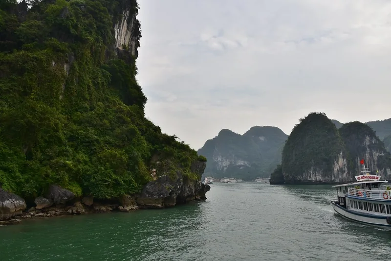 Hạ Long – phong cảnh địa phương