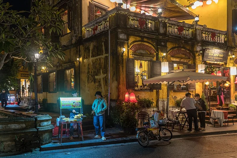 Nhà cổ Hội An và đèn lồng vào buổi tối