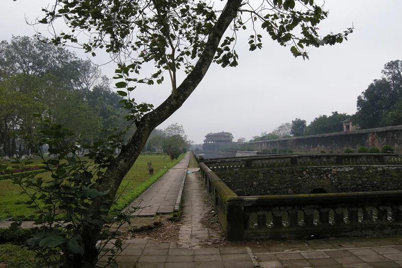 Tường thành và khuôn viên Đại Nội Huế