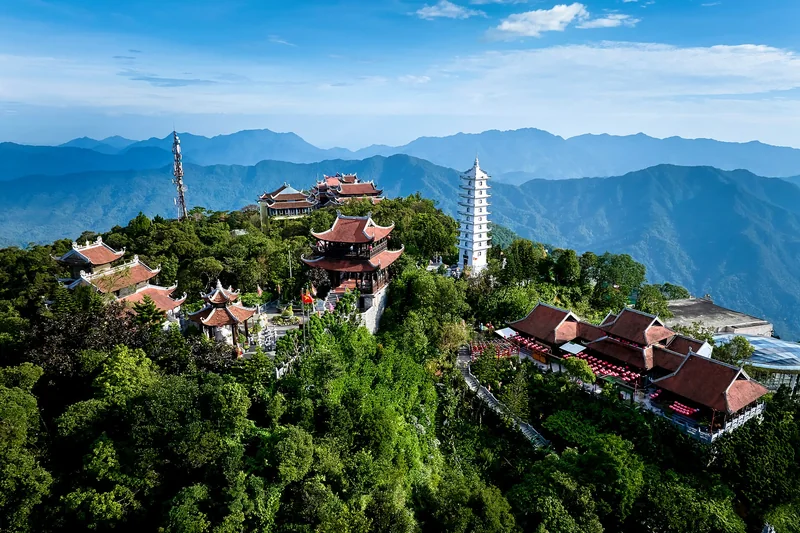 Chùa Linh Ứng tại Bà Nà nhìn từ trên cao