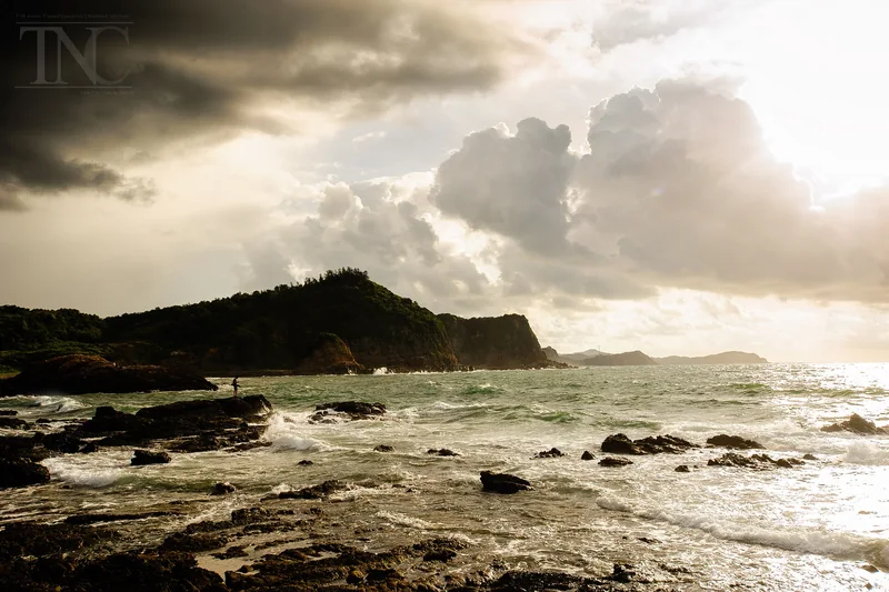 Cảnh biển và bãi đá đảo Cô Tô