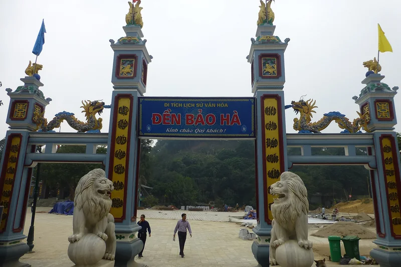 Cổng đền Bảo Hà ở Lào Cai