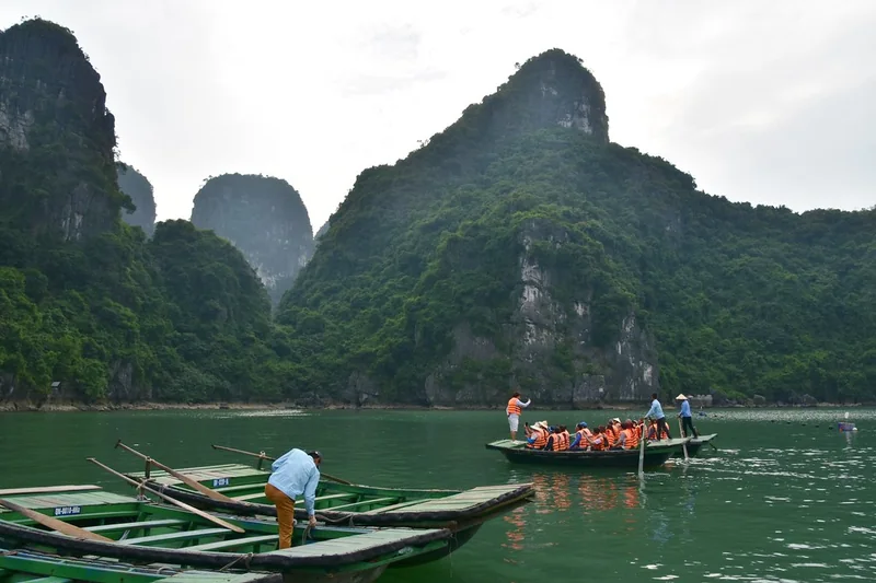 Hạ Long – cảnh điểm đến trong hành trình