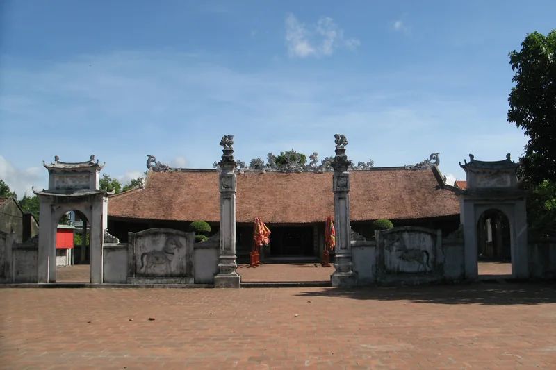 Cổng đình Trà Cổ ở Móng Cái