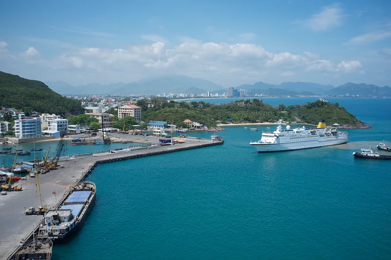 Vùng biển và bến tàu Nha Trang nhìn từ cao