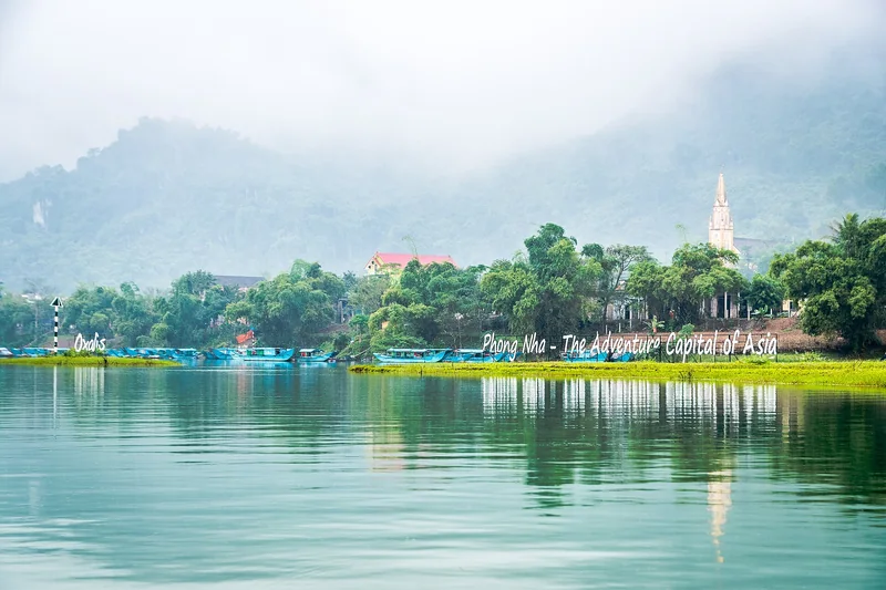 Phong cảnh sông nước ở Phong Nha
