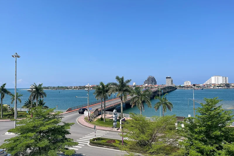 Dòng sông Nhật Lệ tại Đồng Hới