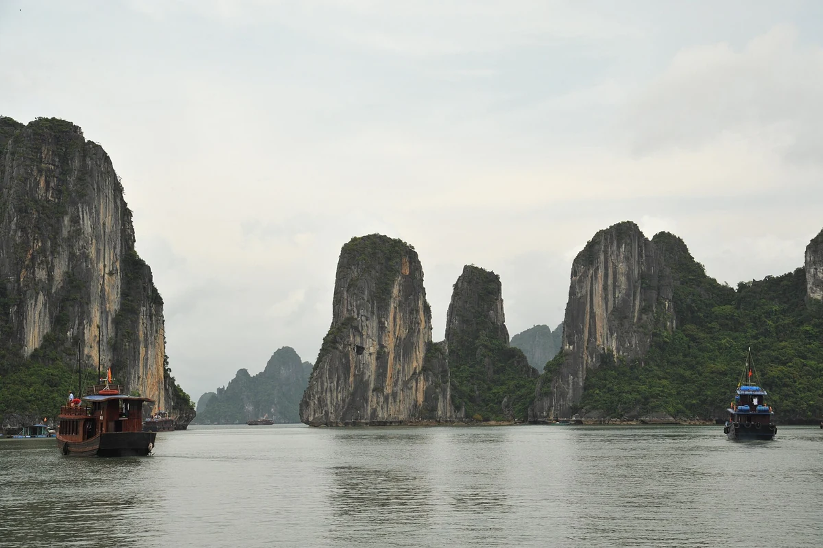 Cảnh vịnh Hạ Long tại Quảng Ninh