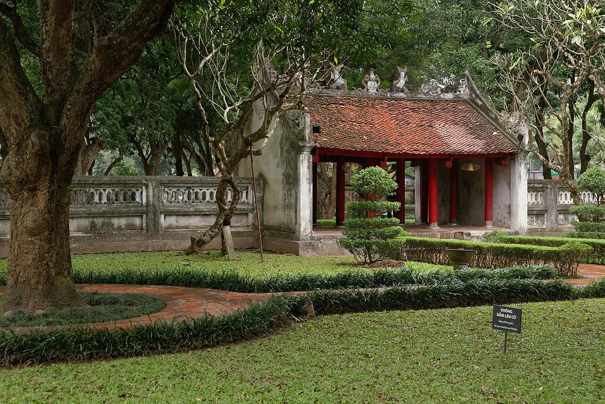 Văn Miếu tại Hà Nội, ảnh tư liệu điểm đến học tập, không phải trường hoặc ký túc xá được bài nhắc tới.