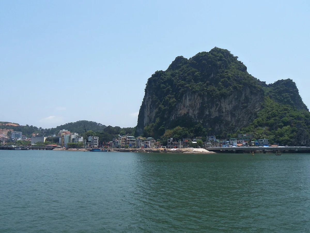 Một góc đô thị Hạ Long trong ảnh tư liệu