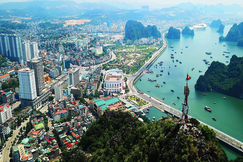 Góc nhìn từ trên cao ở Hạ Long trong ảnh năm 2019