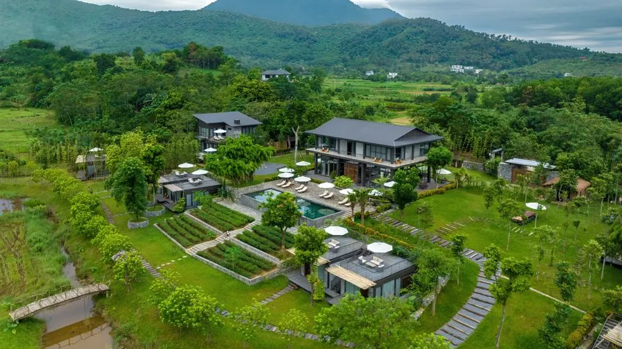Toàn cảnh Làng Quýt Retreat giữa đồi xanh