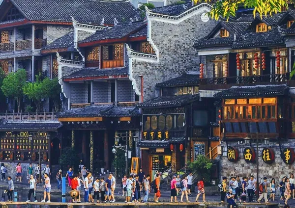 Ảnh minh họa Trùng Khánh – Phượng Hoàng Cổ Trấn – Trương Gia Giới