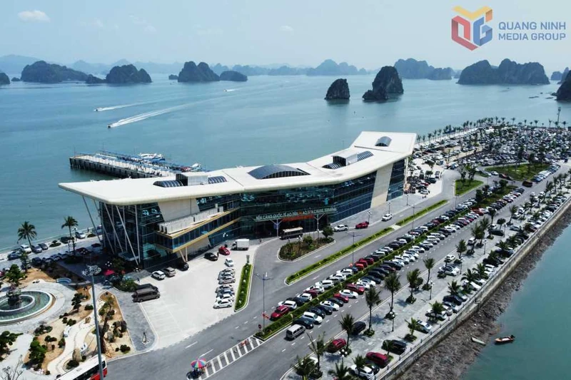 Toàn cảnh nhà ga và bến tàu cảng quốc tế Ao Tiên tại Vân Đồn