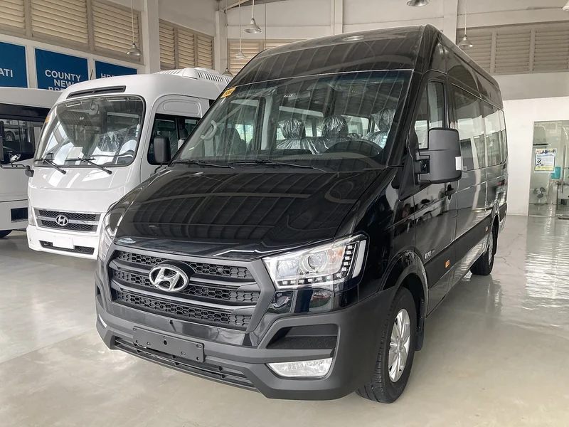 Xe minibus Hyundai H350 Solati trong ảnh tham khảo