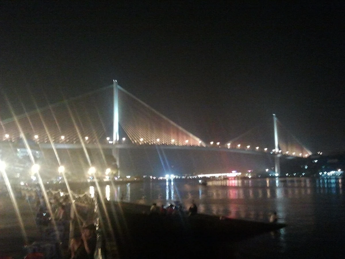 Cầu Bãi Cháy về đêm trong ảnh tư liệu