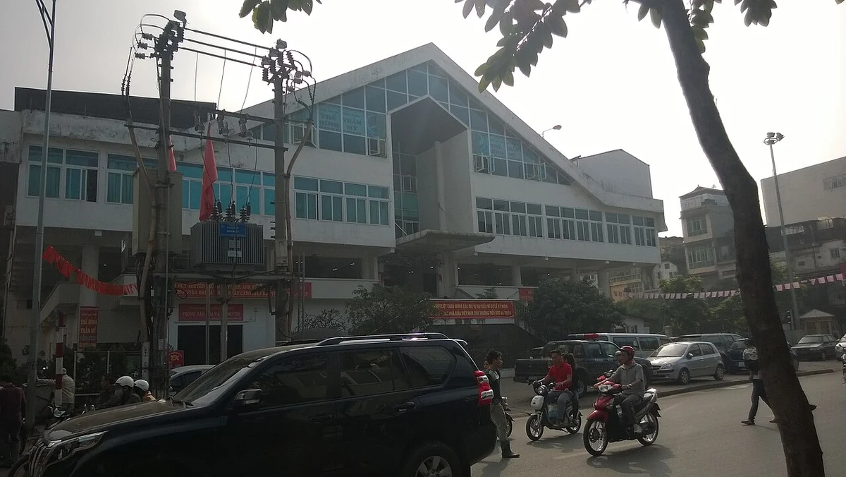 Tòa nhà văn phòng tại Hà Nội, ảnh tư liệu đô thị, không phải văn phòng nhận họp cụ thể.
