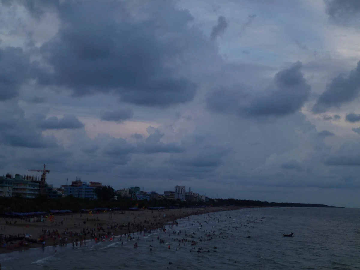 Biển Sầm Sơn nhìn từ núi Trường Lệ, ảnh tư liệu điểm đến, không công bố điểm đón mới.